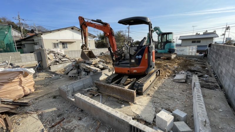基礎解体をしている様子