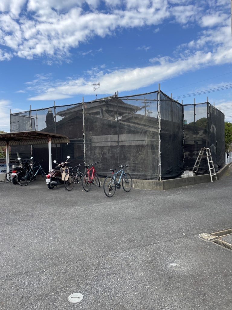 解体工事前の足場工事